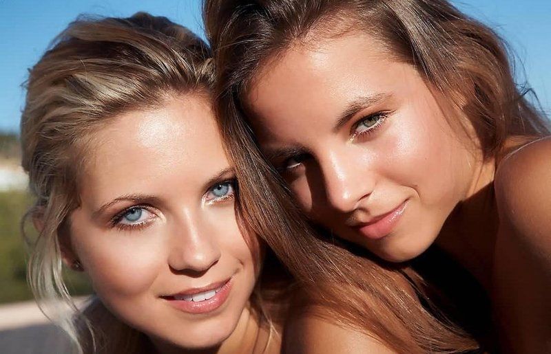 two young girls with a bench on the roof terrace