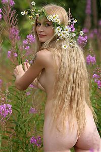 Babes: young blonde girl outside making a daisy wreath